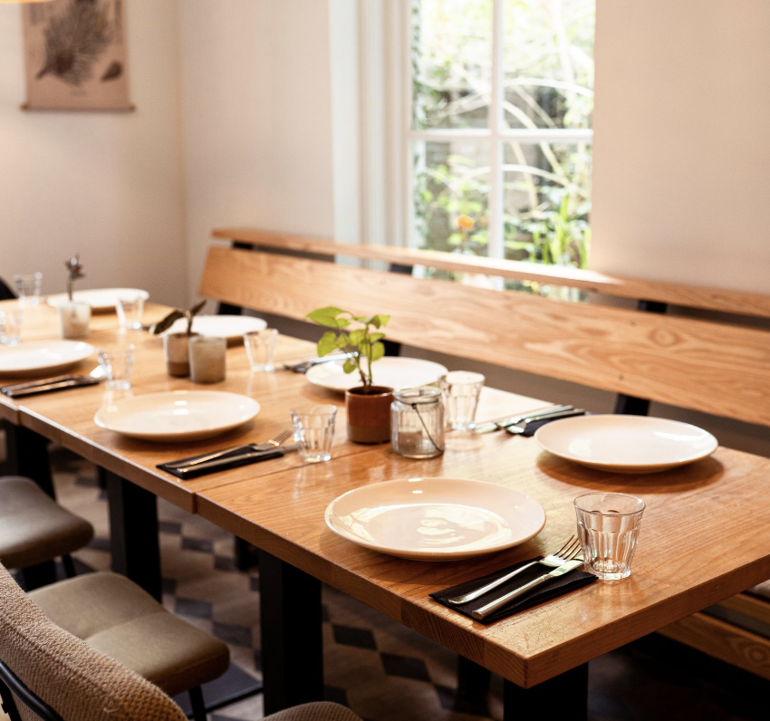 Gedekte tafel in het restaurant van De Hoorneboeg
